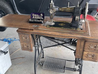 Arique white rotary pedal sewing machine