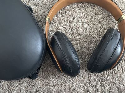 Beats Studio 3 Wireless Over-Ear Headphones Black/Gold with Case