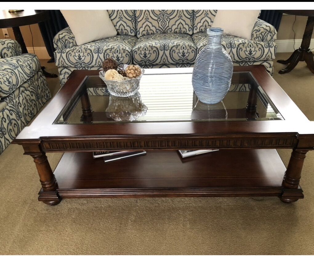 REDUCED: Beautiful THOMASVILLE COFFEE TABLE
