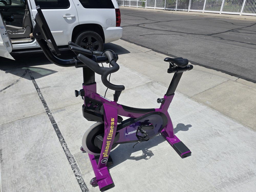 Stages SC4 Studio Cycle Indoor Spin Bike - Planet Fitness Les Mills Edition - Excellent Condition