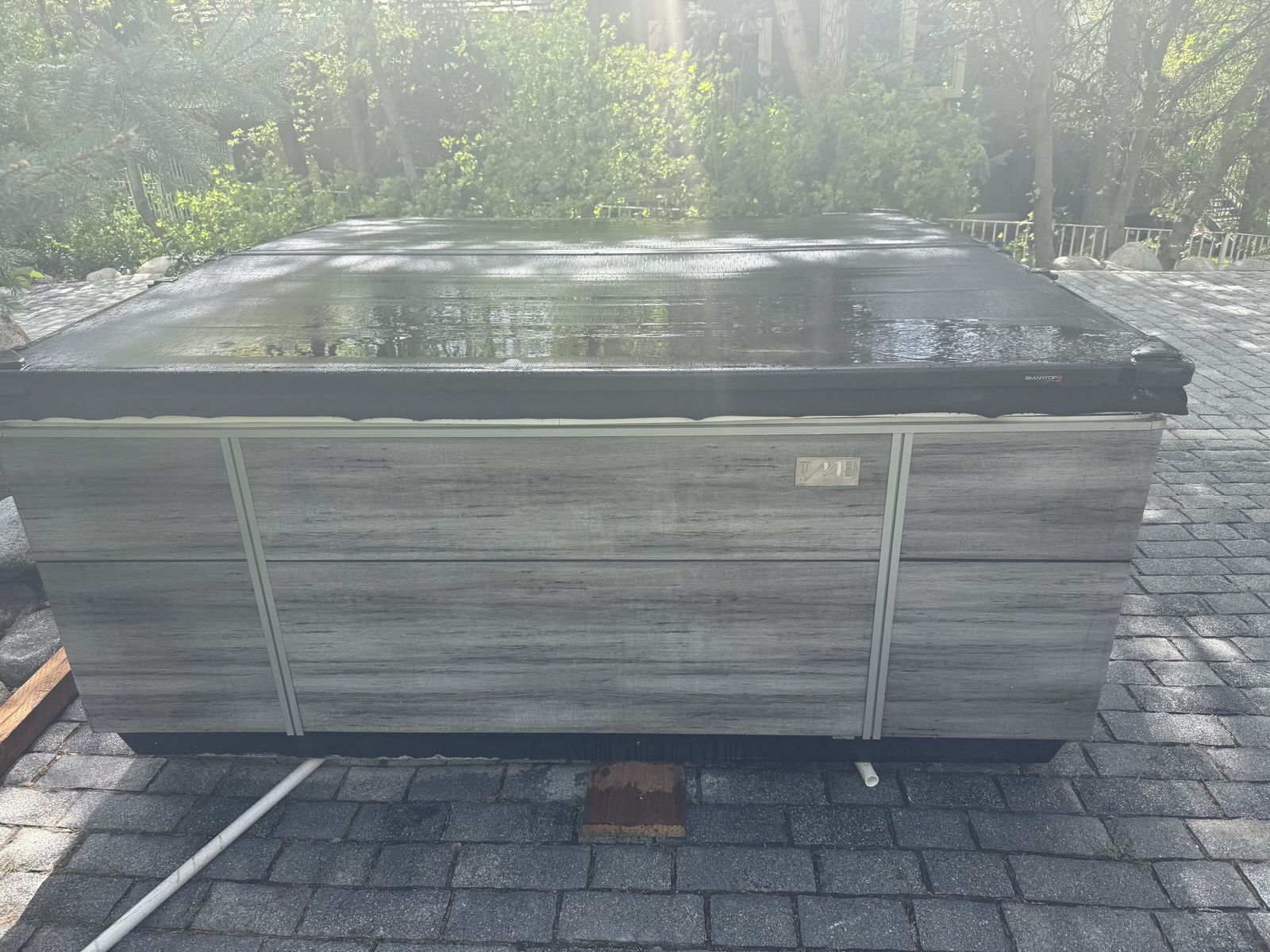 M8 Bullfrog Hot Tub Spa With SMARTOP Cover Includes Warranty and Delivery
