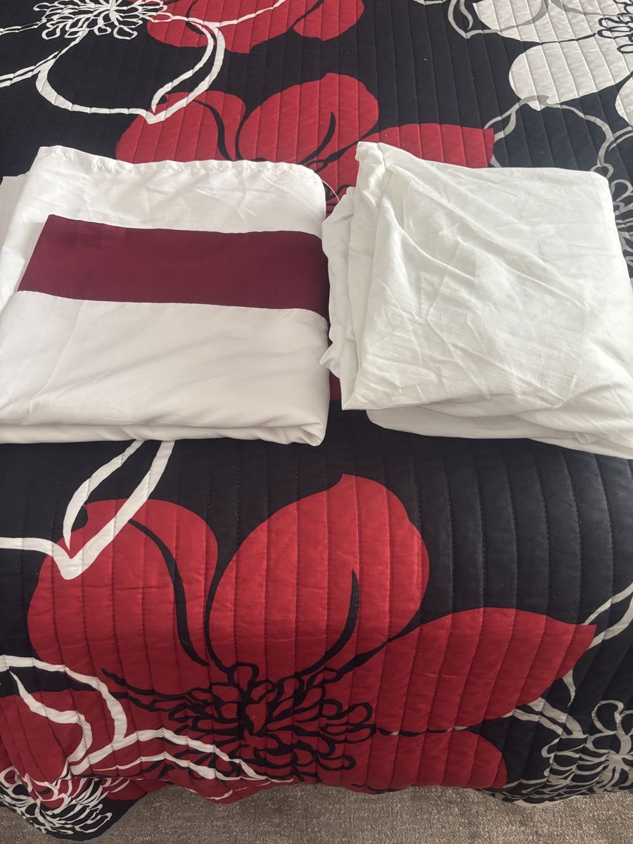 California King White and Maroon Bedding Sheets 