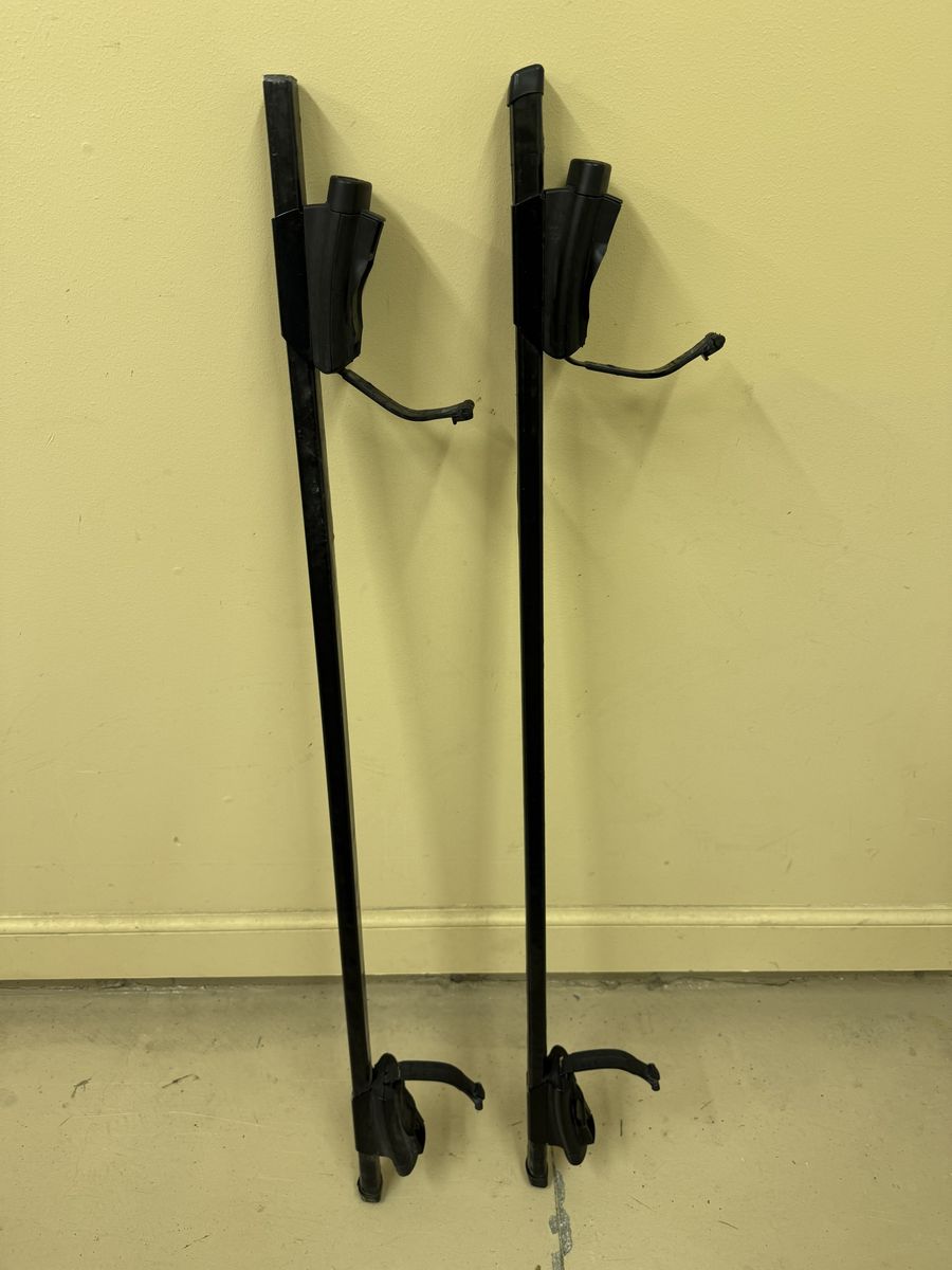 Thule SquareBar Roof Rack – 51" Bars w/ 450 Crossroad Raised Rail Feet