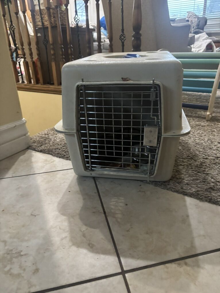 Small Pet Crate / Dog Kennel