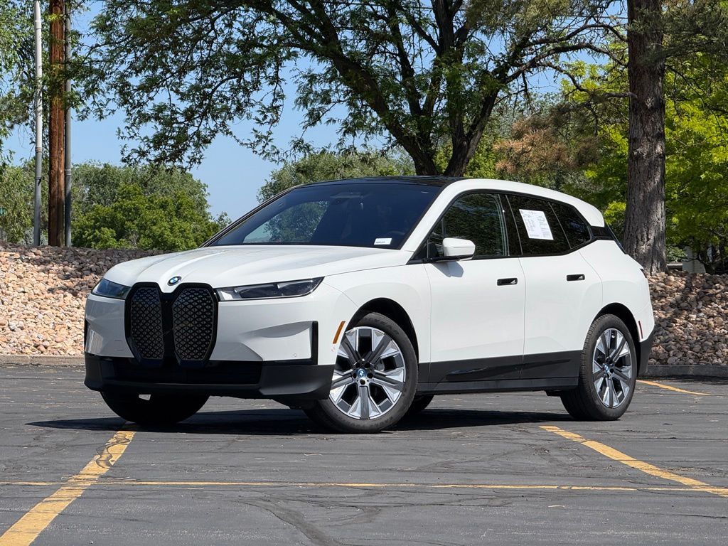 2025 BMW iX xDrive50