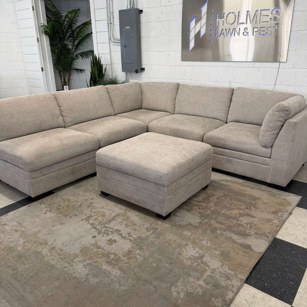 LIKE NEW W/ TAGS!! THOMASVILLE TISDALE MODULAR SECTIONAL 6-PIECE TAUPE W/ STORAGE OTTOMAN!!