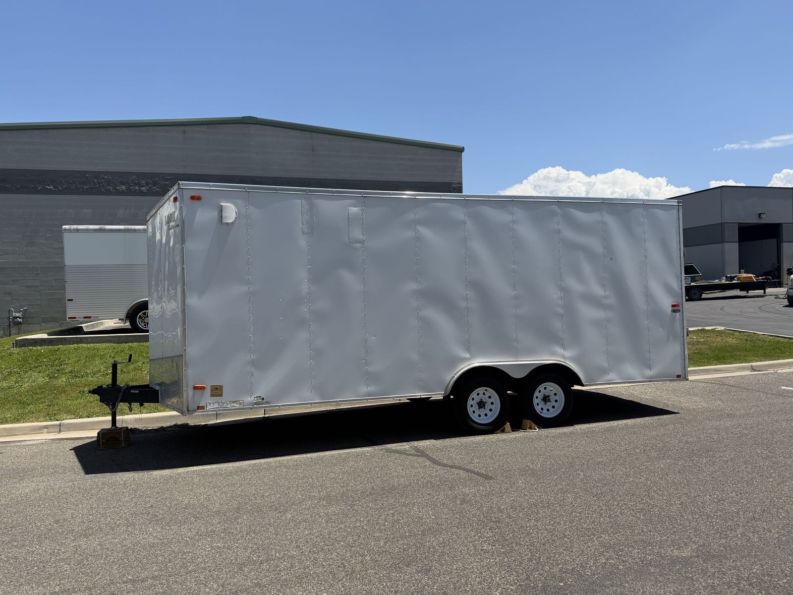 2017 LOOK 8.5X20 V NOSE ENCLOSED CAR HAULER