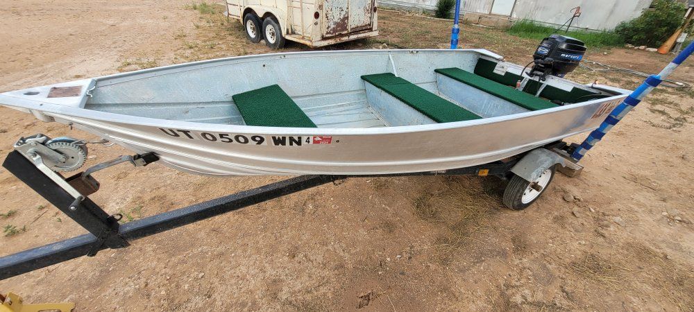 13 ft Gregor Aluminum Boat, Moto