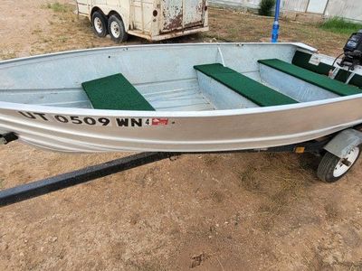 13 ft Gregor Aluminum Boat, Moto
