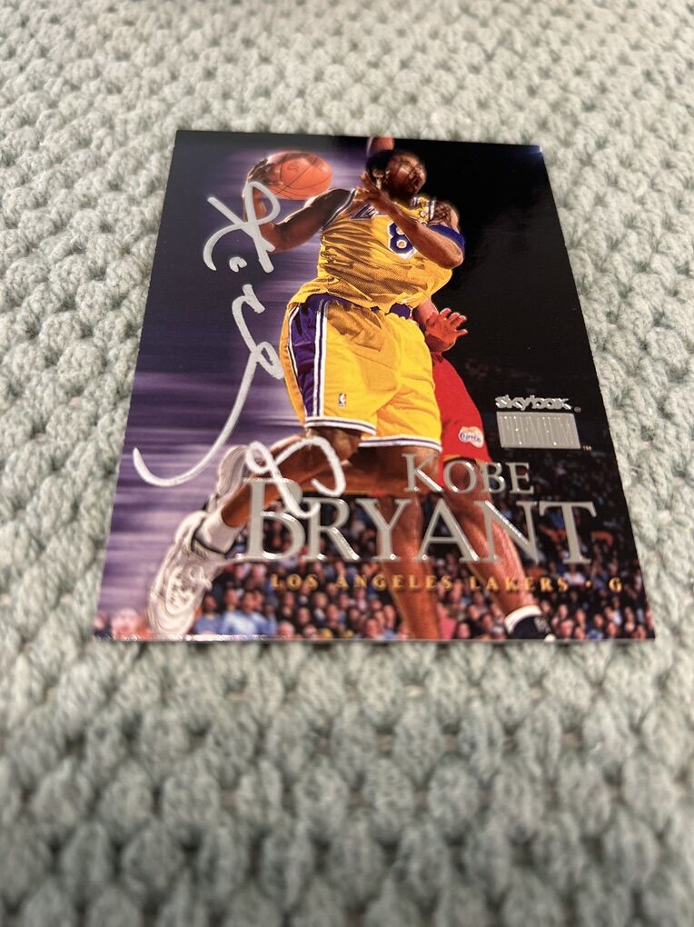 Kobe Bryant Auyograph LA Lakers Auto Basketball