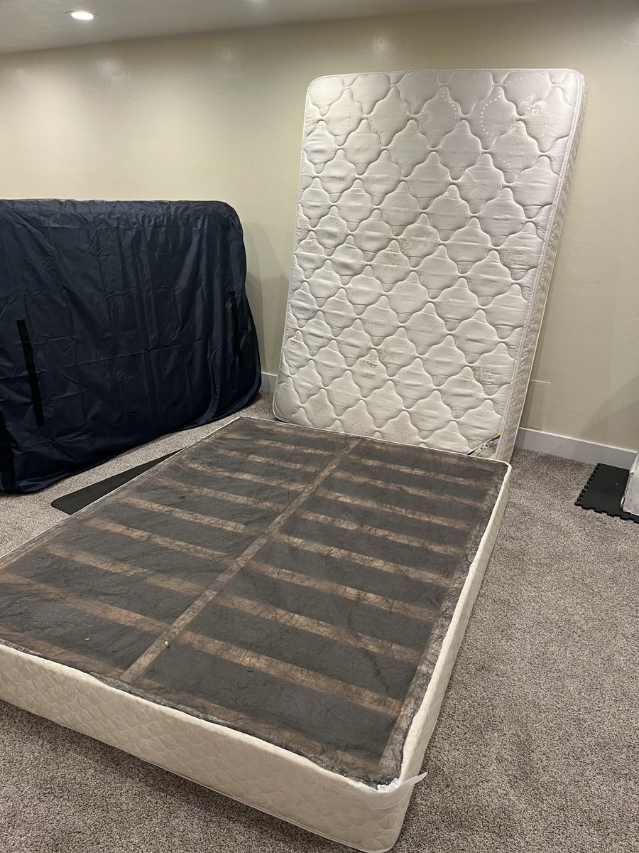 queen mattress and box spring
