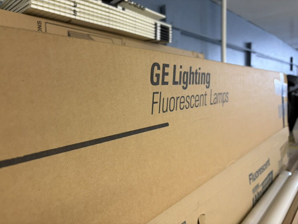 34 Watt 4' GE Flourescent Light Bulbs, (2)30 Packs