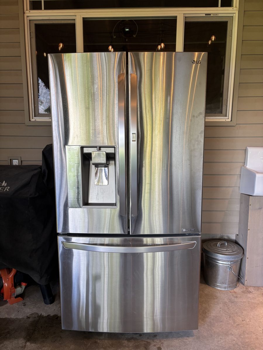 LG Stainless Steel French Door Refrigerator with Bottom Freezer and Ice Dispenser