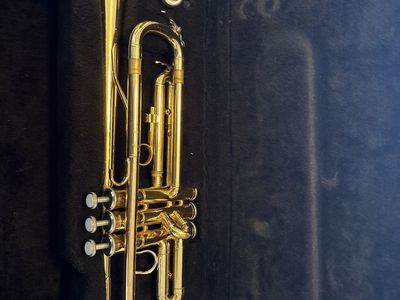 Yamaha YTR-2330 Standard Bb Trumpet - Gold Lacquer Finish with Case & Mouthpiece