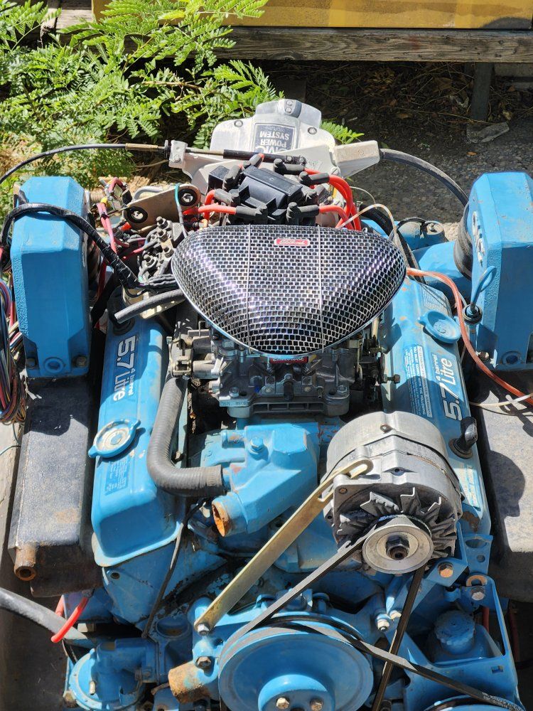 5.7 Litre V8 Marine Engine