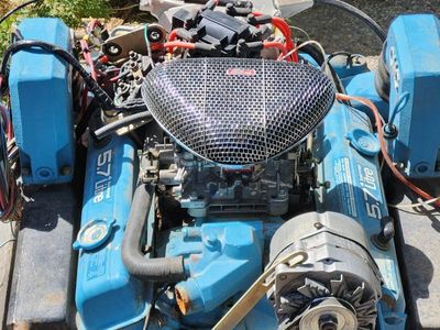 5.7 Litre V8 Marine Engine
