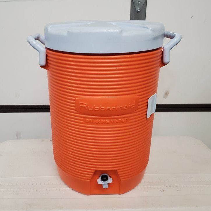 Rubbermaid 5 Gallon Drink Dispenser Cooler