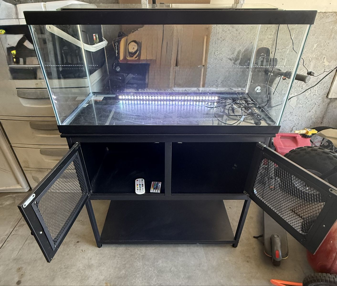 40 Gallon Glass Aquarium/Terrarium/Fish Tank with Lighted Black Metal Stand and LED Light Bar