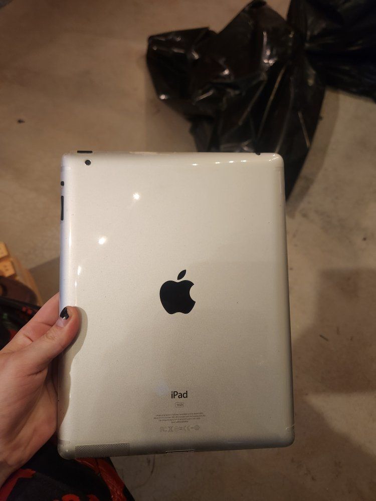 Apple iPad 2 A1395 16GB Wi-Fi Only Tablet - Silver