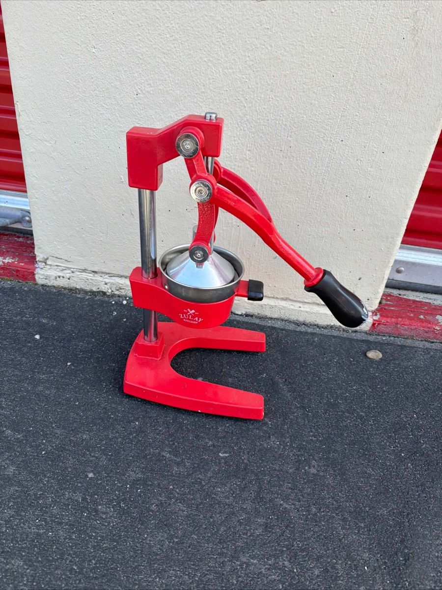 Red SULAY KITCHEN Manual Citrus Juicer