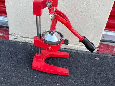 Red SULAY KITCHEN Manual Citrus Juicer