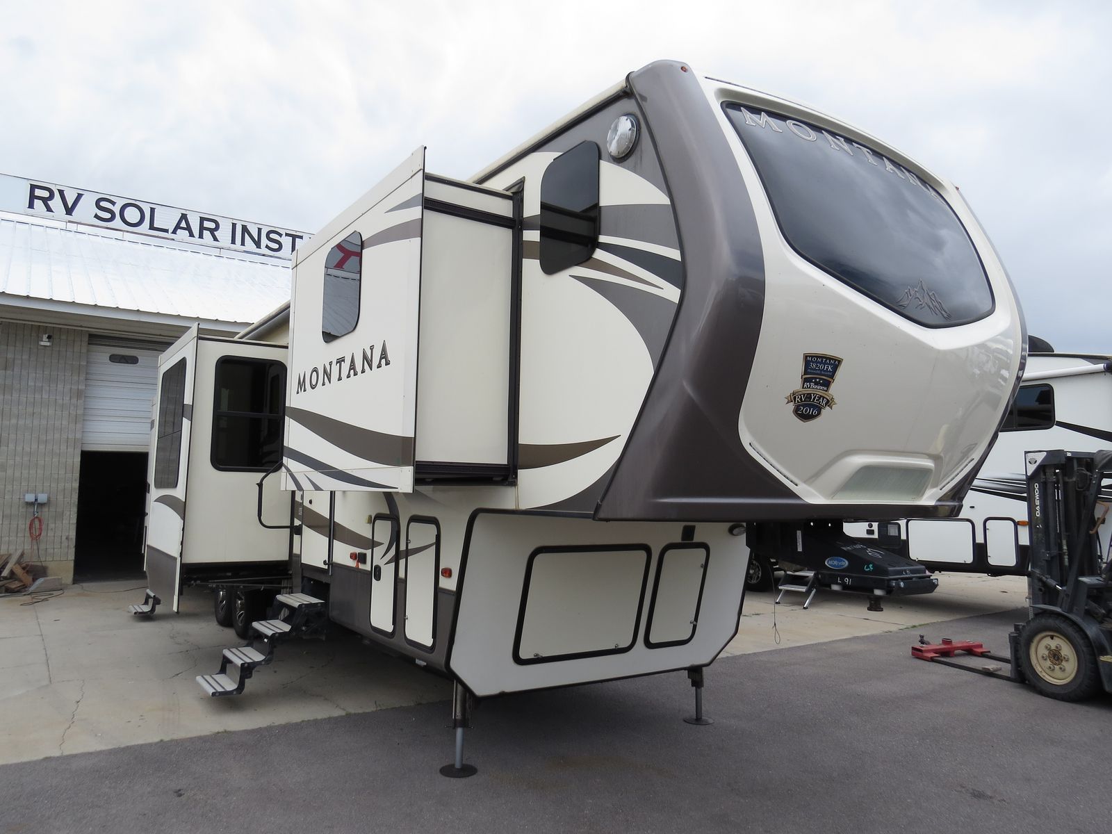 2017 Keystone Montana 3820FK (5 Slides!)
