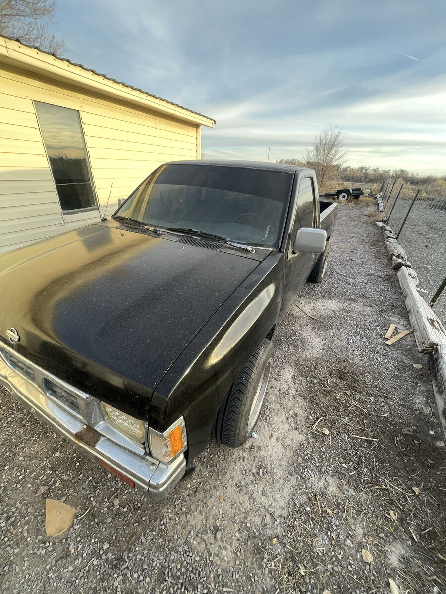 1995 NISSAN TRUCK XE