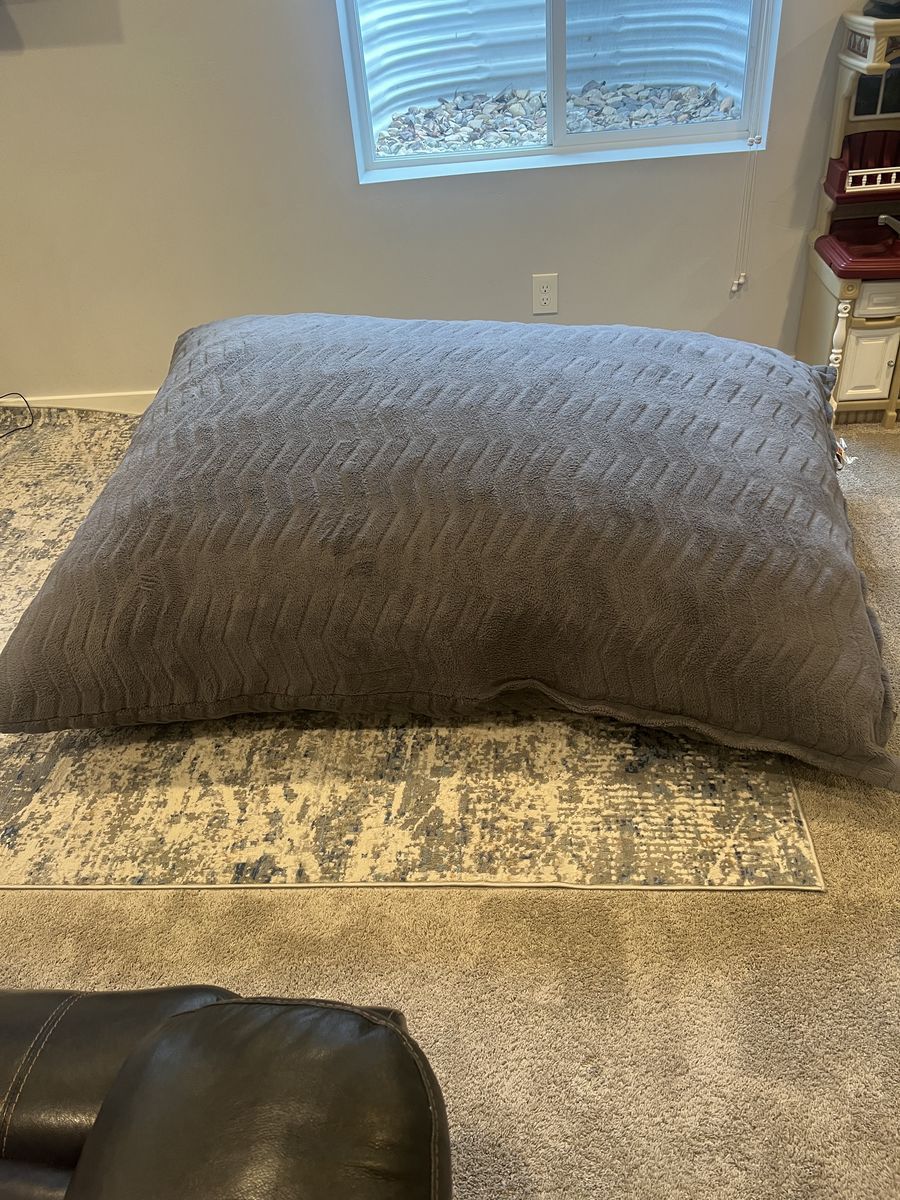 Crash pillow. Lounge pillow