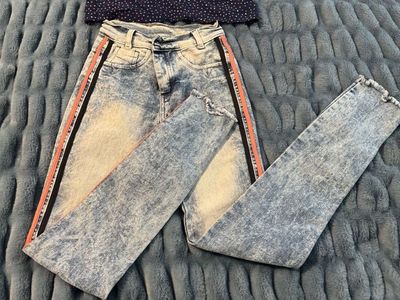 Low rise jeans size 0 or 14/16 teens
