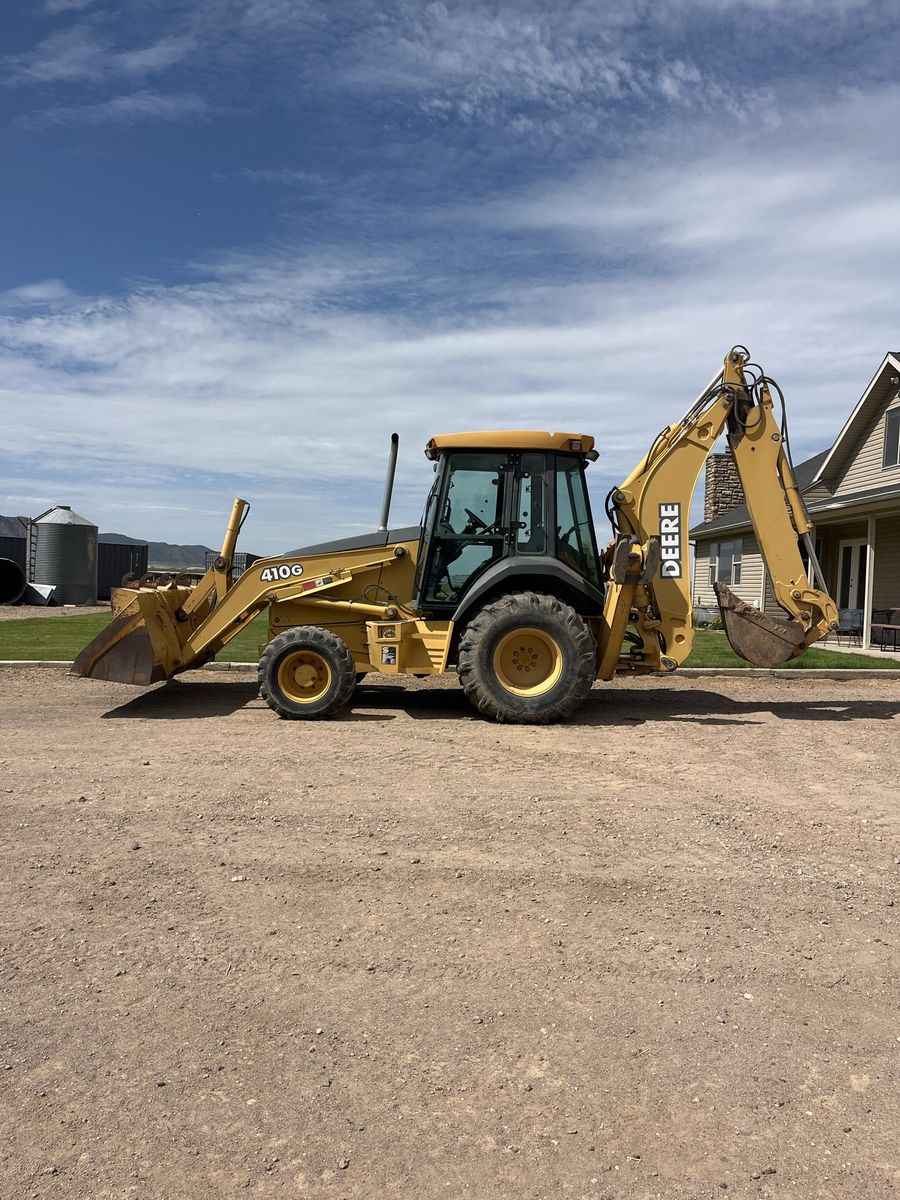 John Deere 410G Backhoe Loader