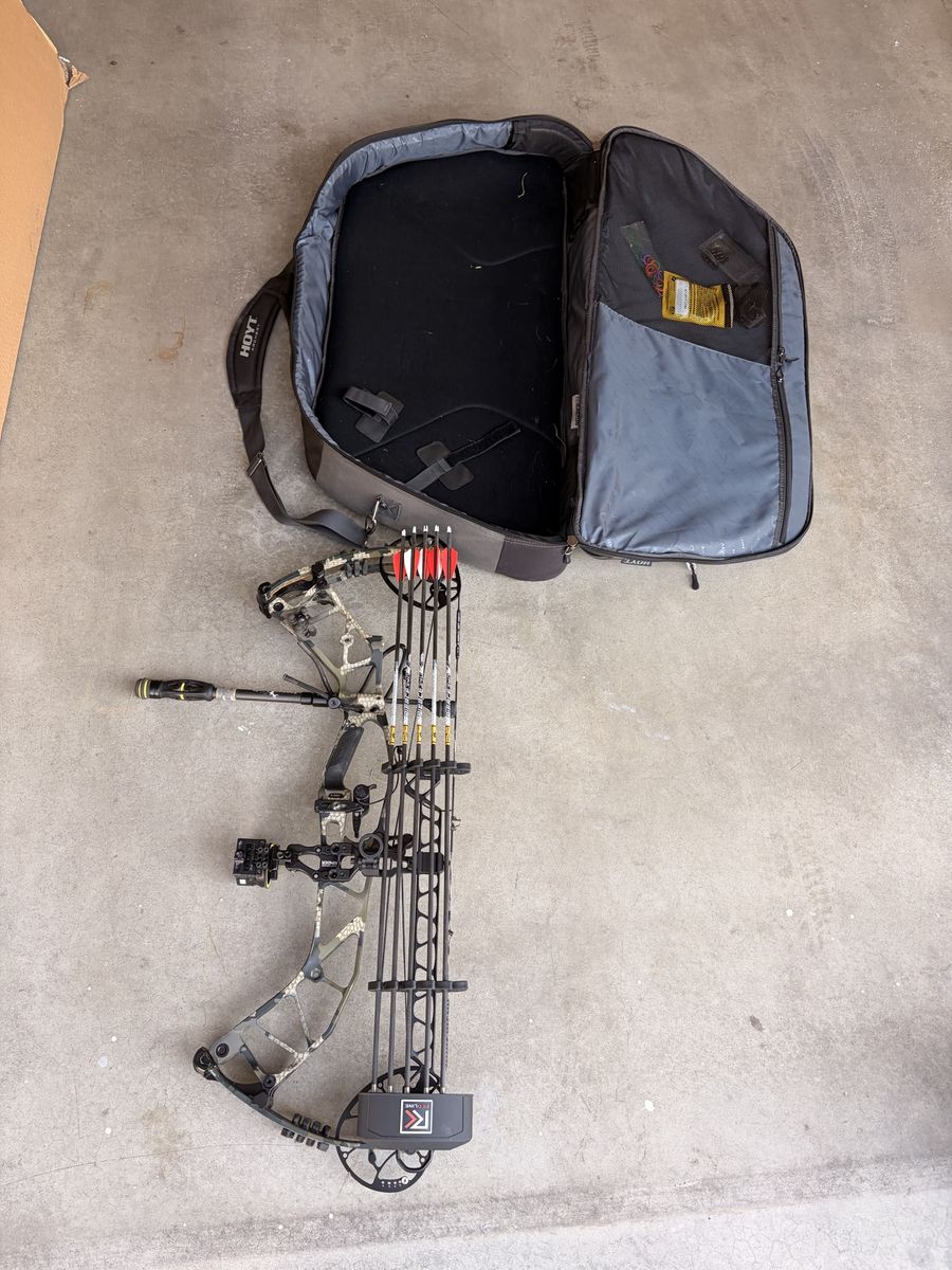 Hoyt Hyperforce Compound Hunting Bow Package - Camo with Soft Case, Quiver, Arrows, and Release