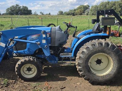 2000 LS MT235E Compact Tractor with loader and Box Scraper - 502 Hours