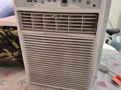 AC Vertical Window Mount