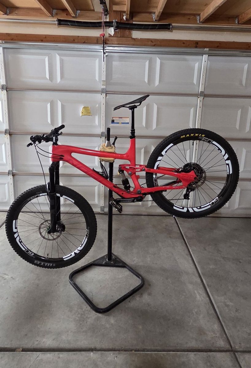 Norco Sight C7.2 Carbon Mountain bike with Carbon rims