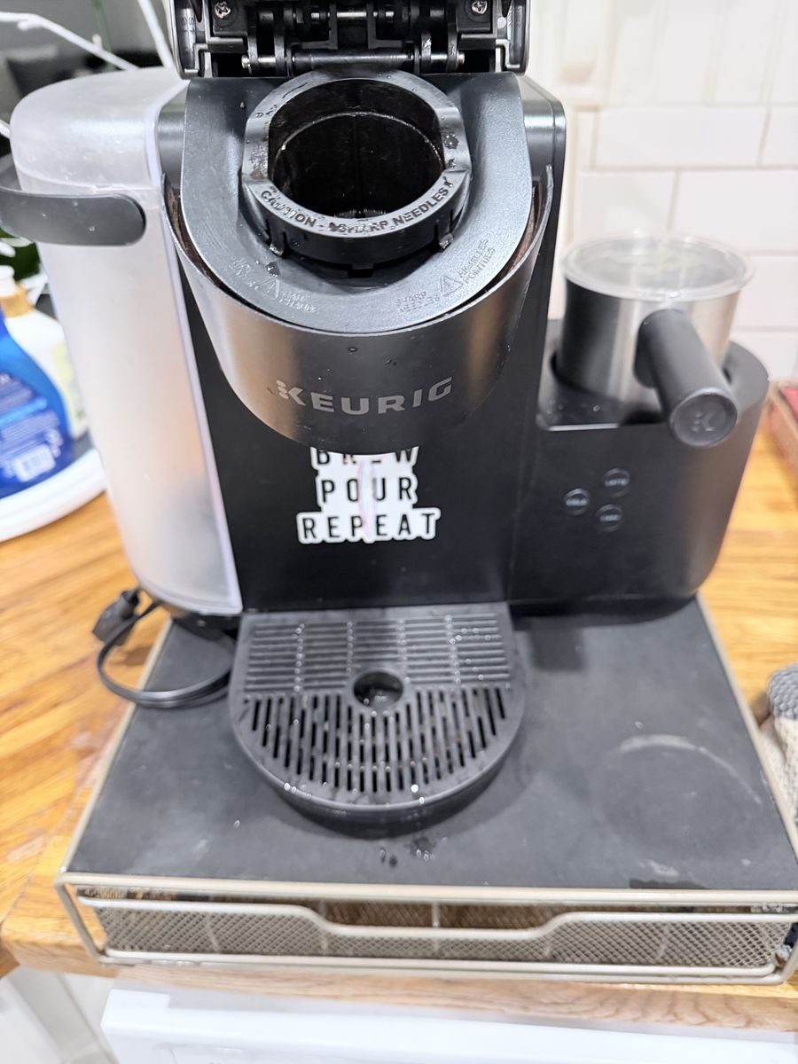 Keurig machine with the pod holder