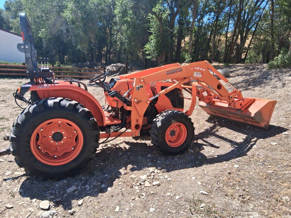 Kubota MX5100 tractor loader 2014