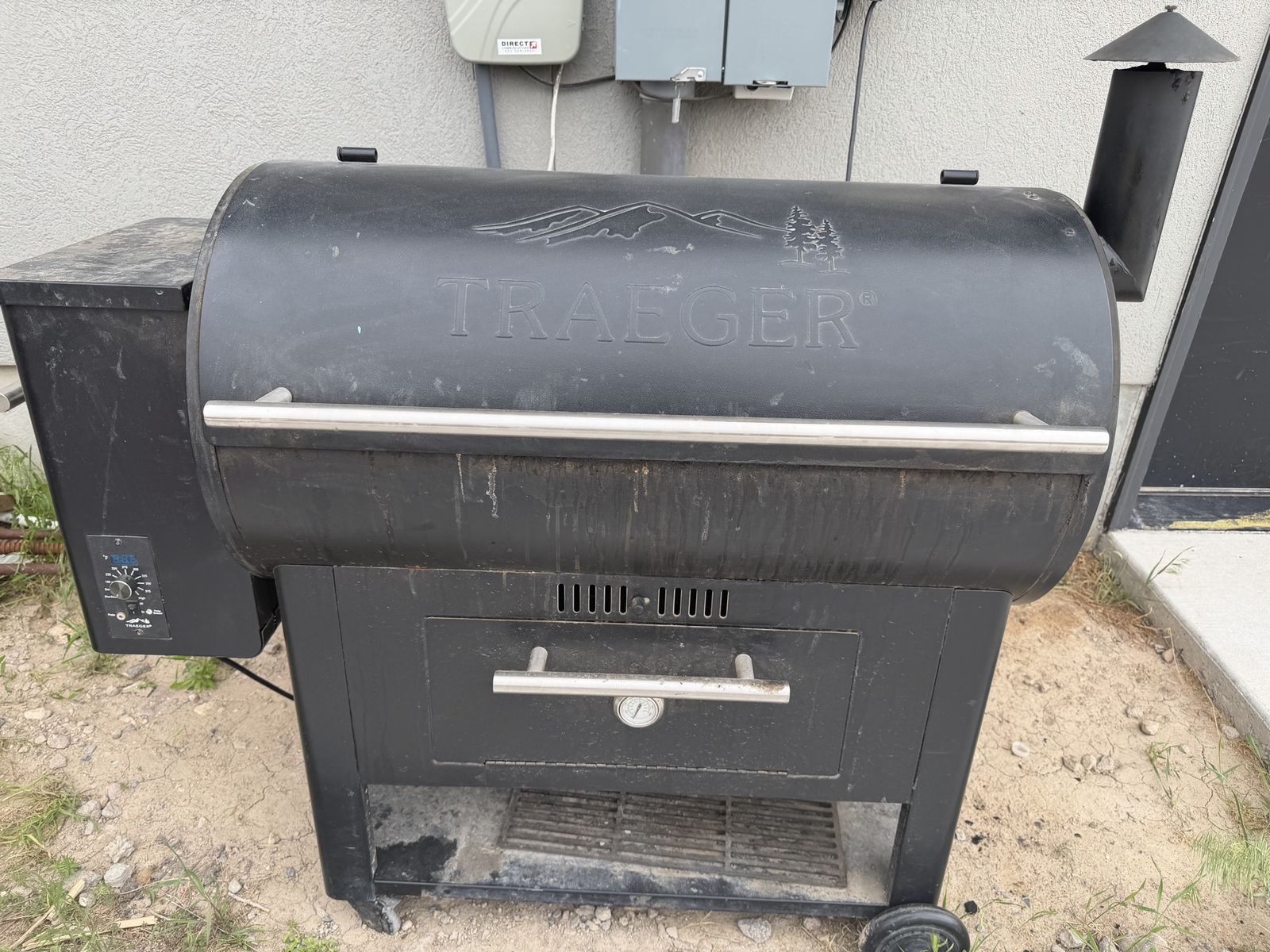 Traeger pellet grill smoker