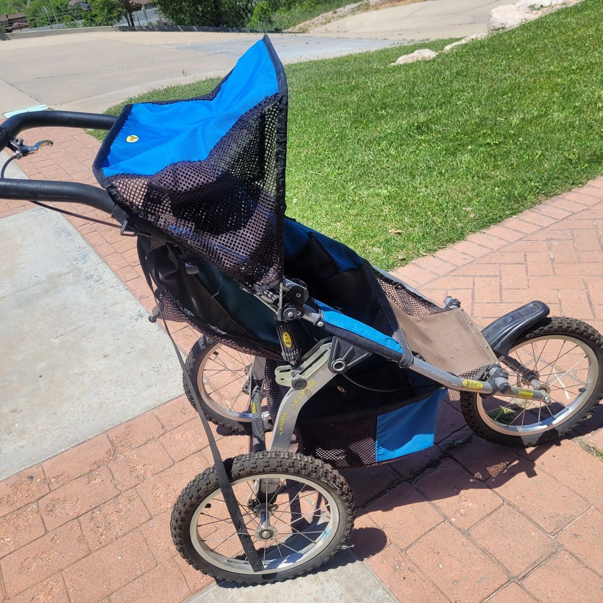 BOB Sport Utility Jogging Stroller Blue and Brown Three Wheel