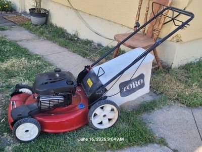Toro lawn mower self propelled good working conditions.
