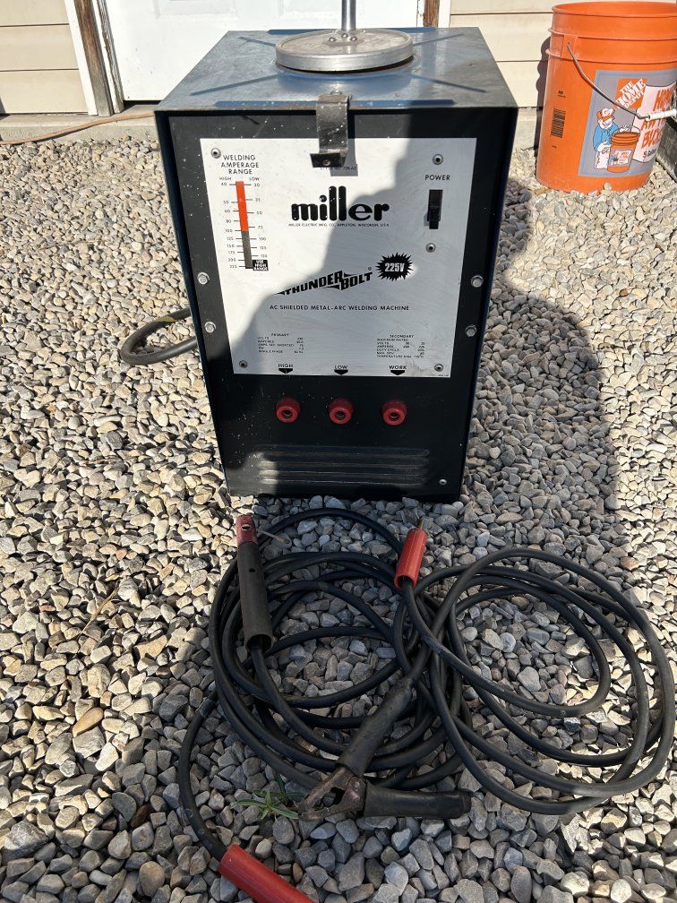 Miller Thunderbolt 225V AC Shielded Metal-Arc Welding Machine with Cables & Manual