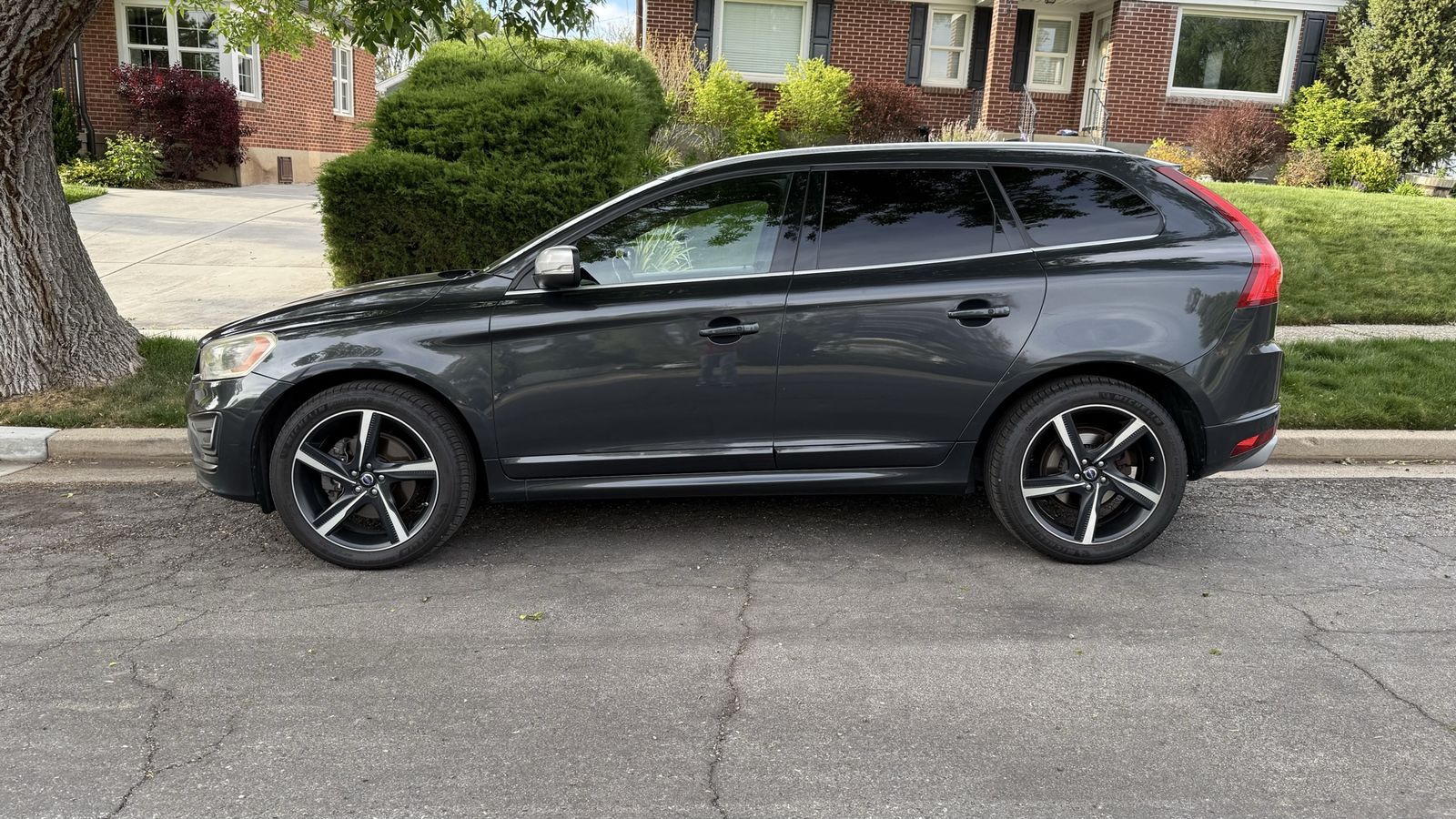 2015 VOLVO XC60 T6 R-Design Platinum