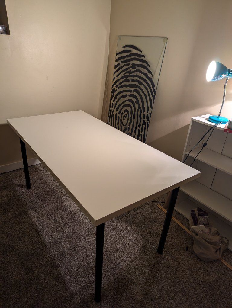 Ikea Glasholm / tempered glass fingerprint desk