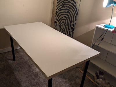 Ikea Glasholm / tempered glass fingerprint desk