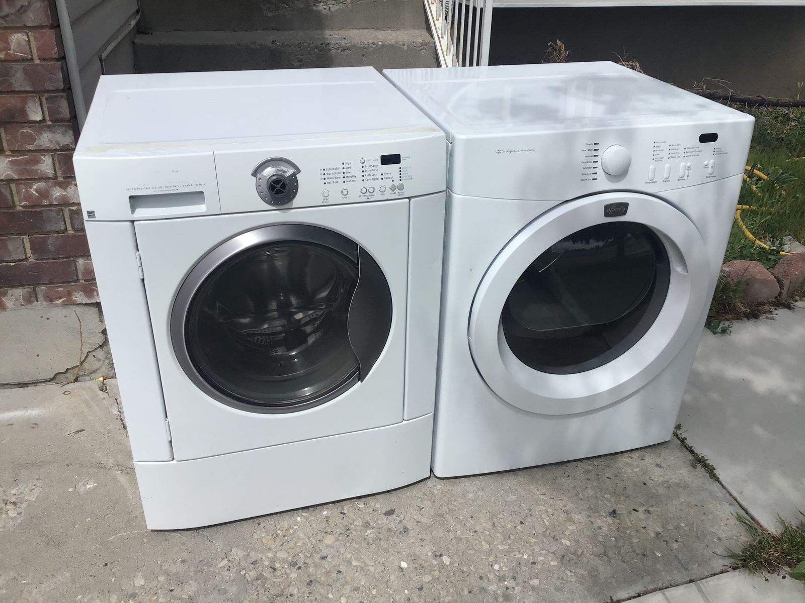 NICE FRIGIDAIRE WASHER AND DRYER CAN BE STACKED SPACE SAVER LARGE CAPACITY FREE DELIVERY