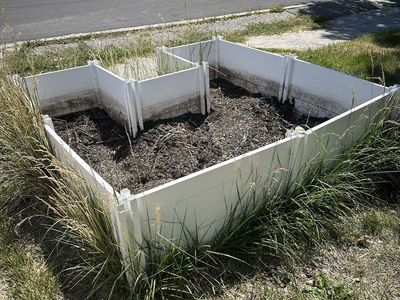 Vita Keyhole 6’x6’ Garden Bed