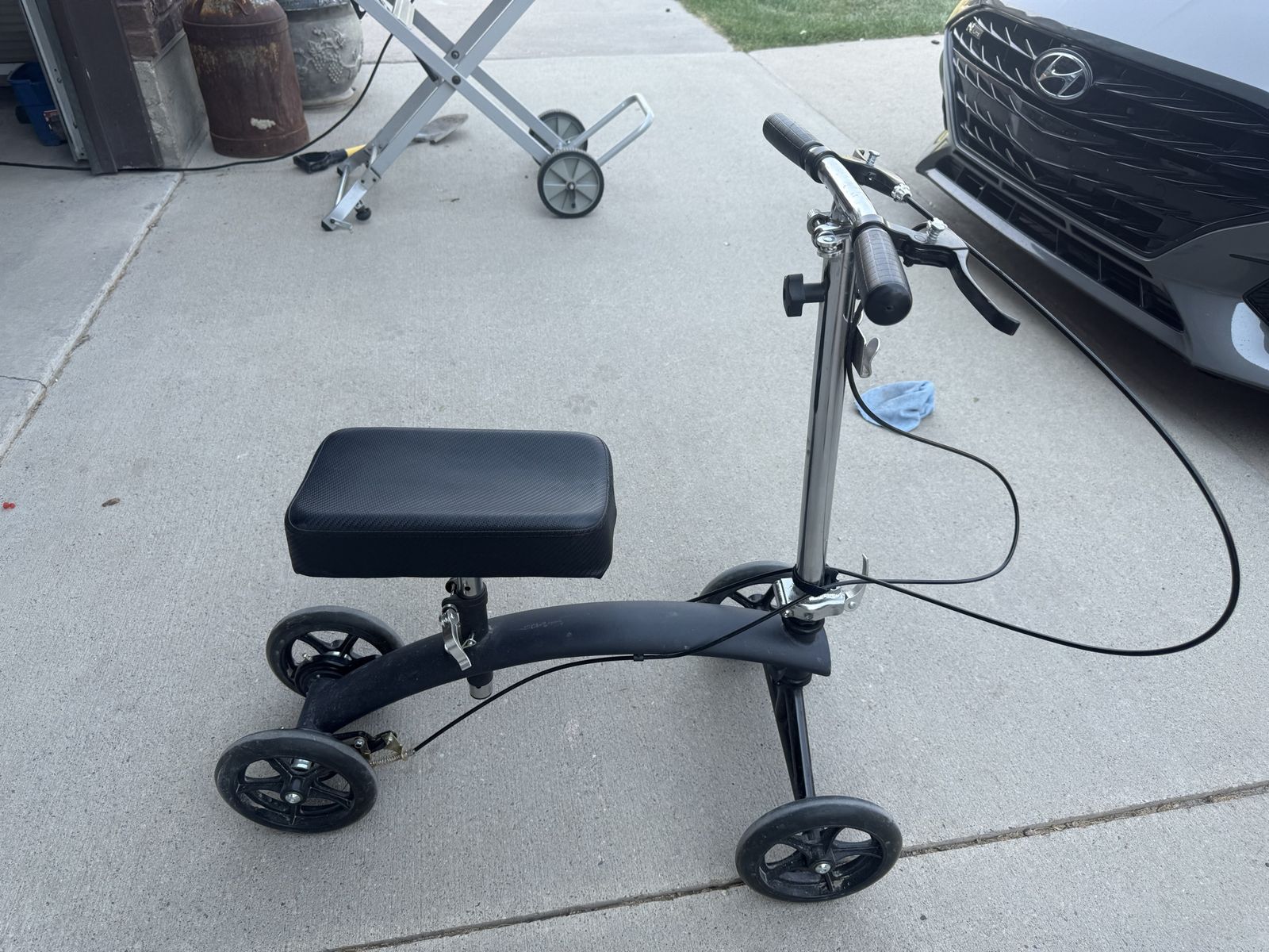 Adjustable Medical Knee Scooter with Dual Hand Brakes and Padded Knee Rest