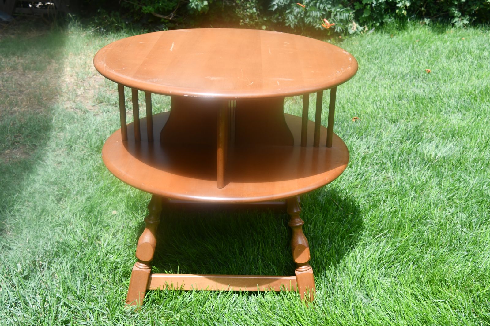 VINTAGE WOODEN "NORTHWEST CHAIR CO" TABLE ~ HEIGHT 27" ~ DIAMETER 29" ~ STUDY ~ NEEDS REFINISHING