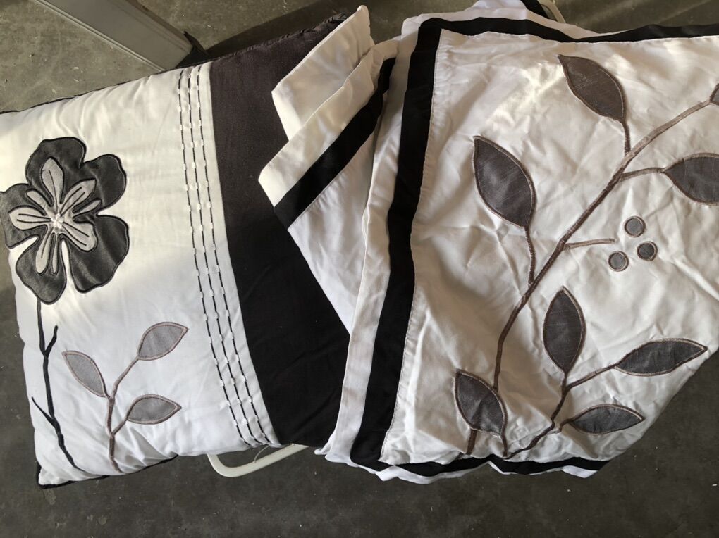 Queen Bedding - Comforter, Shams, And Throw Pillow