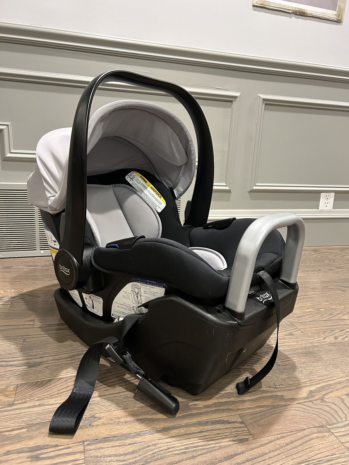 Willow S Infant Car Seat with Alpine Base