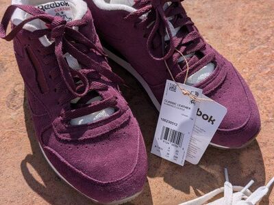 Unisex Men's size 7, Women's Size 8.5 Reebok Purpl